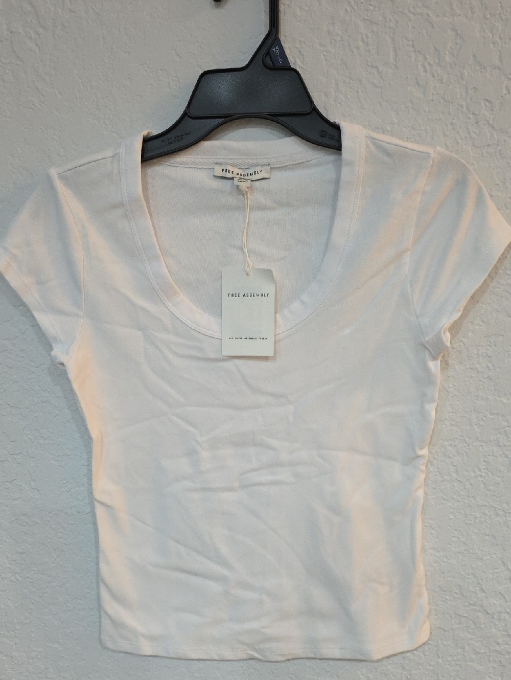 Free Assembly White Scoop-Neck Short Sleeve Tee -Multiple Sizes